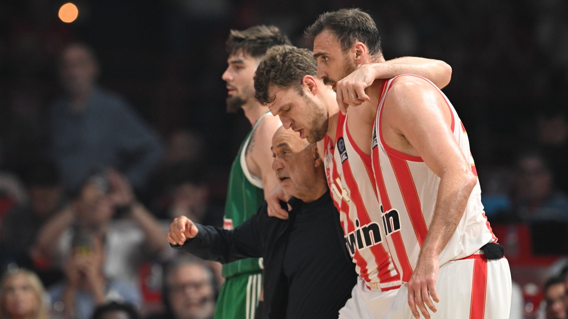 Ολυμπιακός - Παναθηναϊκός: Τραυματίστηκε στον αστράγαλο και αποχώρησε ο Βεζένκοβ, βλέπει το παιχνίδι από τον πάγκο 