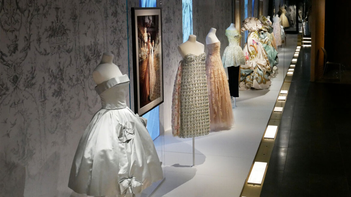 Christian Dior: Ο τόπος των θαυμάτων σε μια ονειρική εμπειρία μόδας