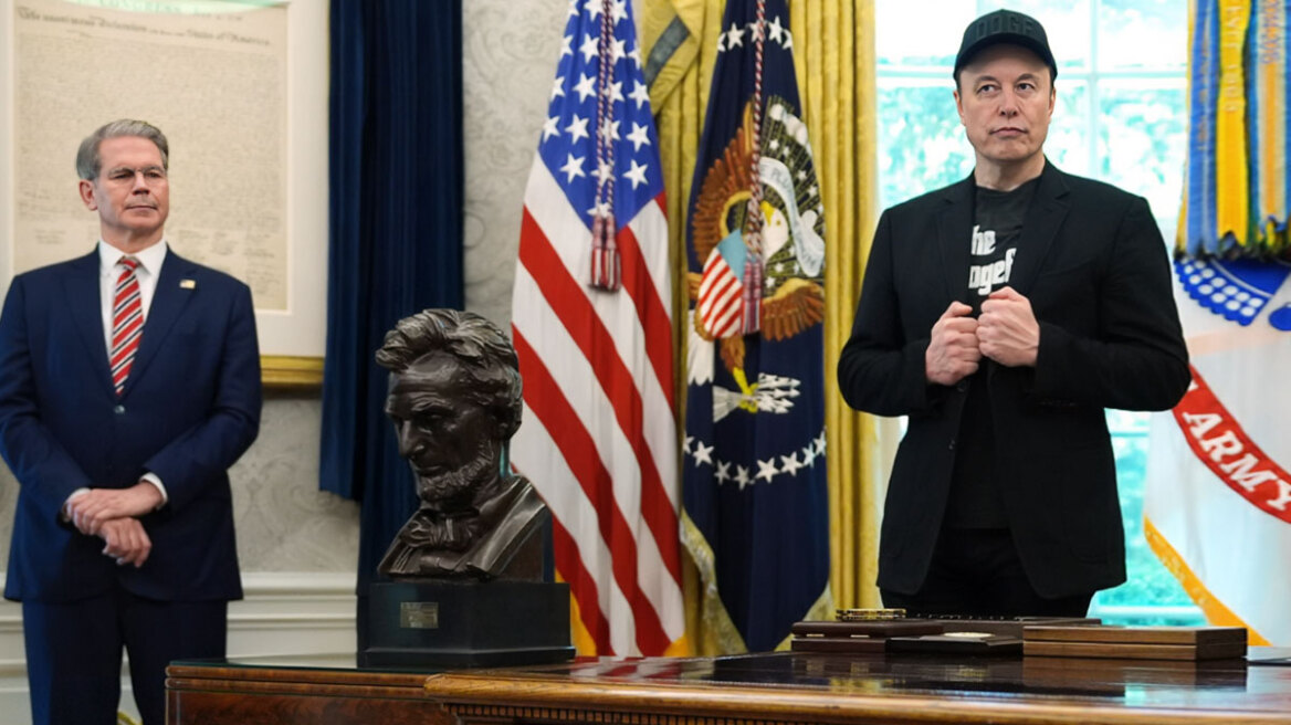 «Αποκάλεσε τον Μασκ απατεώνα και εκείνος τον χτύπησε στα πλευρά» - Ο καβγάς που έριξε λάδι στη φωτιά για τις σχέσεις του Mr Tesla με τον Λευκό Οίκο
