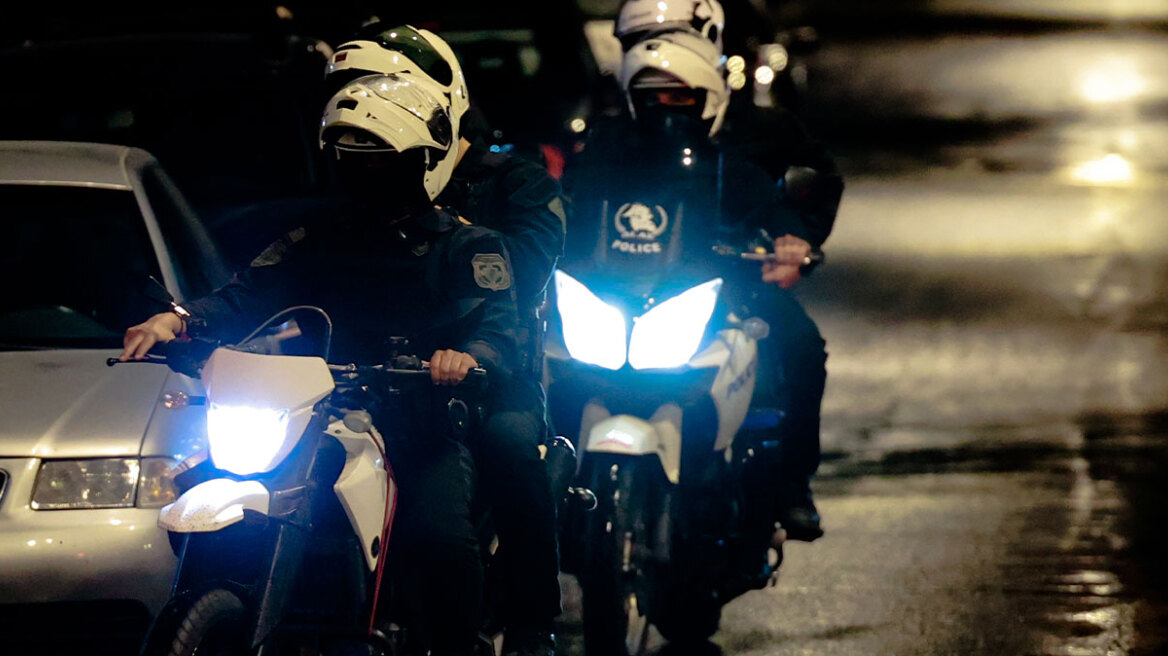 Συνελήφθη 59χρονος στο Αιγάλεω που απείλησε με όπλο ρέπλικα τον δήμαρχο