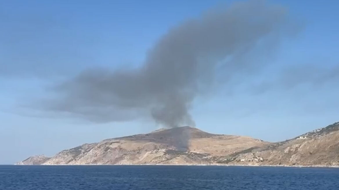 Φωτιά ξέσπασε στην Ύδρα, σηκώθηκε ένα ελικόπτερο - Καίει κοντά σε μοναστήρι