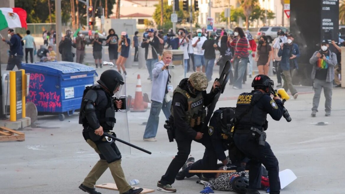 Βία και συλλήψεις στο Λος Άντζελες κατά διαδηλωτών ενάντια στη σύλληψη παράνομων μεταναστών