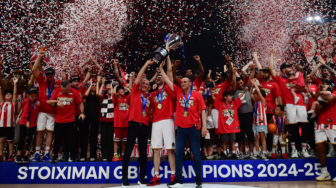 Πρωταθλητής Ελλάδας και στο μπάσκετ στα 100 του χρόνια ο Ολυμπιακός - Η απονομή της κούπας - Βίντεο, φωτογραφίες 