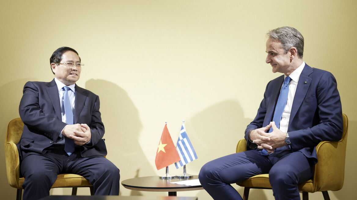Συνάντηση Μητσοτάκη με τον πρωθυπουργό του Βιετνάμ - Επίσημη πρόσκληση να επισκεφθεί το Ανόι