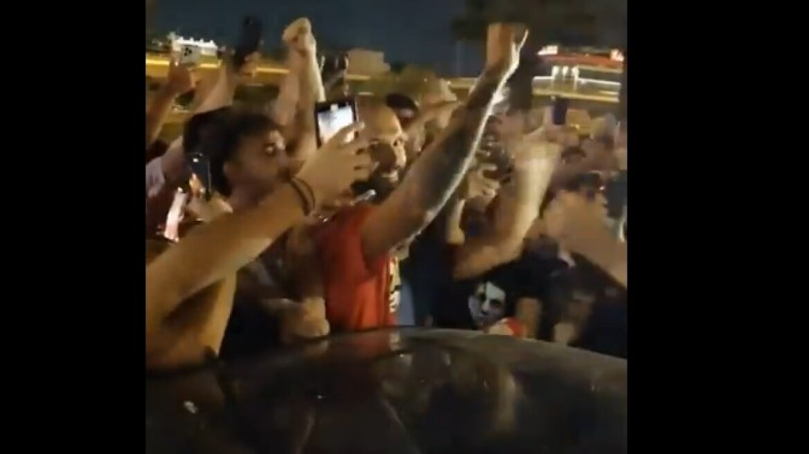 Ολυμπιακός: Πανηγύρισε έξαλλα βγαίνοντας από το αυτοκίνητο ο Φουρνιέ- Βίντεο