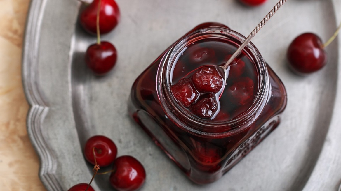 Τα καλοκαιρινά γλυκά του κουταλιού και οι συνταγές τους