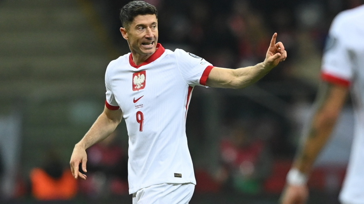 Ο Λεβαντόφσκι ανακοίνωσε ότι δεν ξαναπαίζει στην Εθνική Πολωνίας μετά την καθαίρεση του ως αρχηγού
