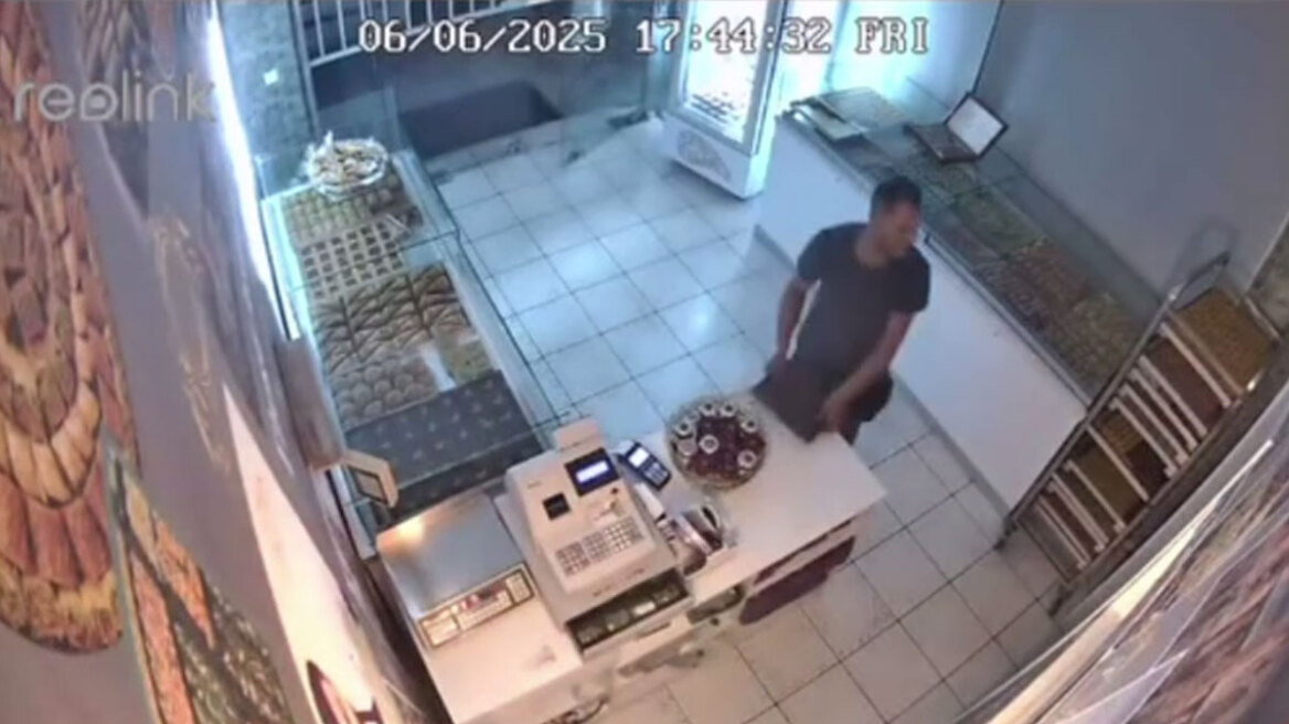 Αιγάλεω: Η στιγμή που διαρρήκτης εισβάλει για δεύτερη φορά σε ζαχαροπλαστείο - Το μήνυμα του ιδιοκτήτη Fouad