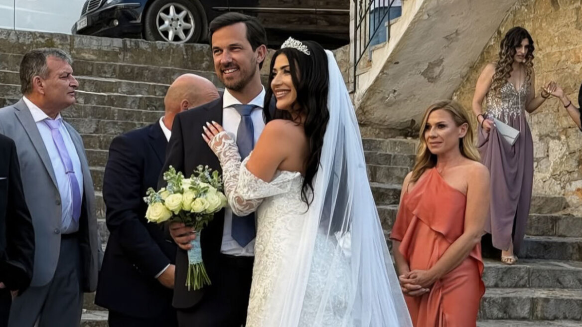 Ανδριάνα Παναγιώτου - Δήμος Περπερίδης: Οι πρώην παίκτες του «Power of Love» παντρεύτηκαν με κουμπάρα την Κατερίνα Καραβάτου
