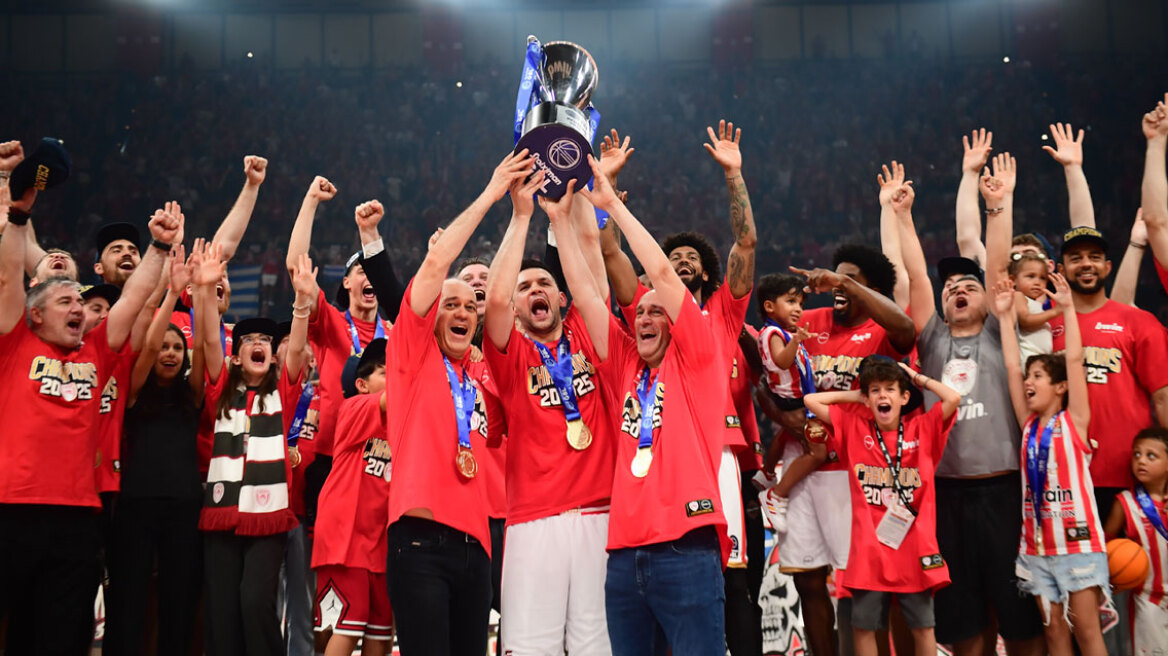 Ολυμπιακός: Γιορτάζει το 15ο πρωτάθλημα μπάσκετ - Η συγκινητική κίνηση του Παπανικολάου, ο ήρωας ΜακΚίσικ και η εξομολόγηση Μπαρτζώκα