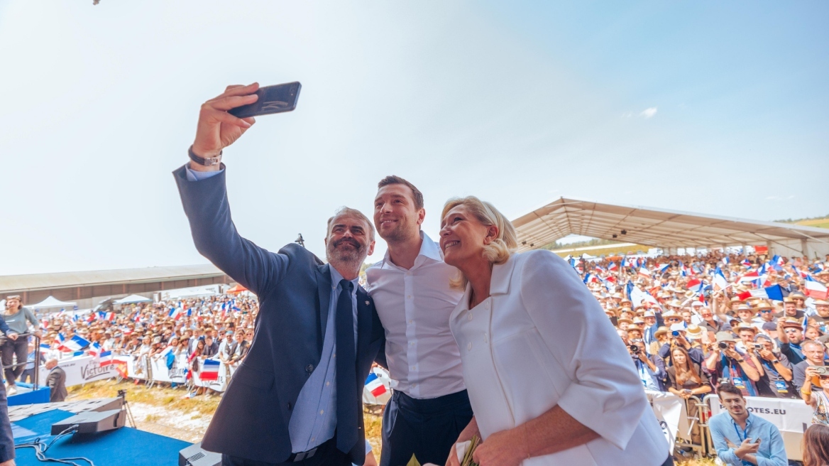 Εκδήλωση του Εθνικού Συναγερμού στη Γαλλία, παρουσία μελών της ευρωπαϊκής Ακροδεξιάς  - «Χωρίς εσάς δεν θα καταλάβουμε τις Βρυξέλλες», δήλωσε ο Όρμπαν