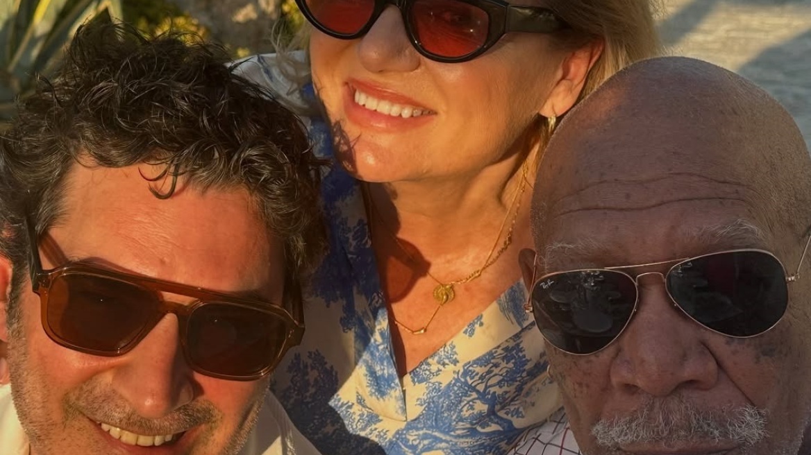 Μόργκαν Φρίμαν: Γιόρτασε τα γενέθλιά του στους Παξούς με τον Χριστόφορο Παπακαλιάτη και τη Μαρία Καβογιάννη (εικόνες)