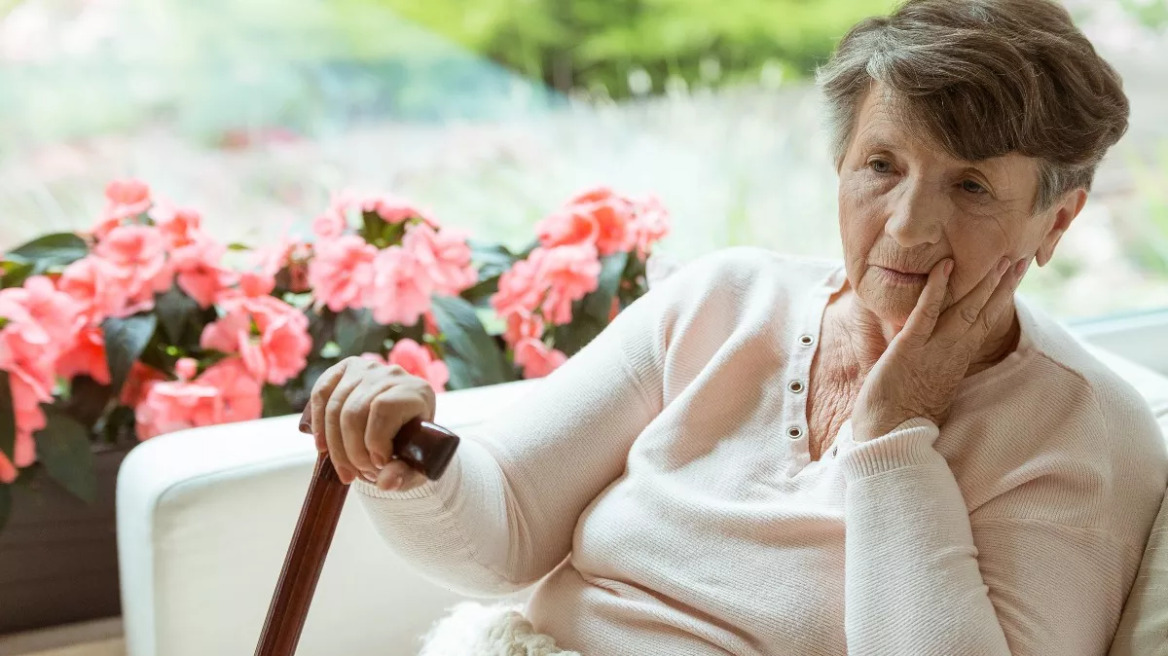 Νόσος Αλτσχάιμερ: Πέρα από το μυαλό, τι προκαλεί σε μεταβολισμό, πεπτικό και όσφρηση
