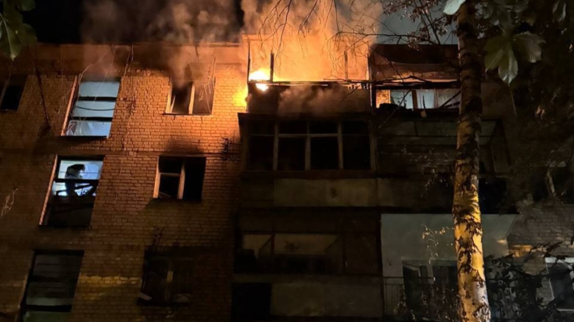 Ο Ζελένσκι δήλωσε ότι η Ρωσία εξαπέλυσε πάνω από 30 πυραύλους και 300 drones το βράδυ