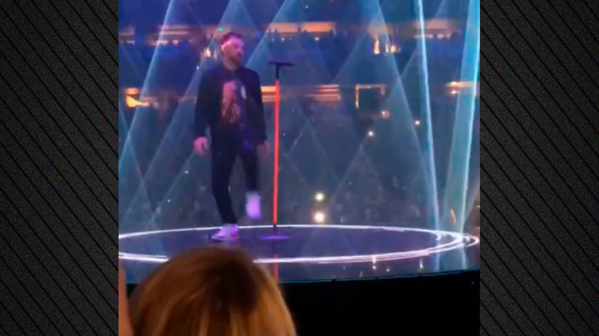 Τζάστιν Τίμπερλεϊκ: Ο αμήχανος χορός σε συναυλία - «Πάρε σύνταξη» του γράφουν #shortsvideo