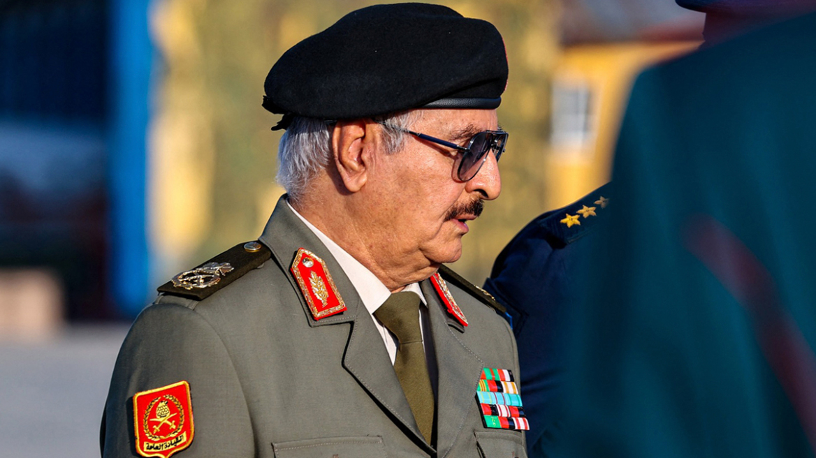 Ο ένας γιος στην Ελλάδα, ο άλλος στην Τουρκία και ο Χαφτάρ με φέσι - Ανησυχεί και… τρέχει η Αθήνα