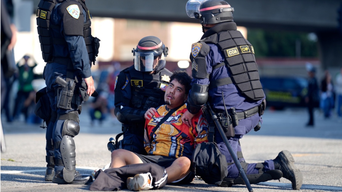 Πάνω από 100 συλλήψεις στις διαδηλώσεις στο Λος Άντζελες -  Απαγόρευση νυχτερινής κυκλοφορίας