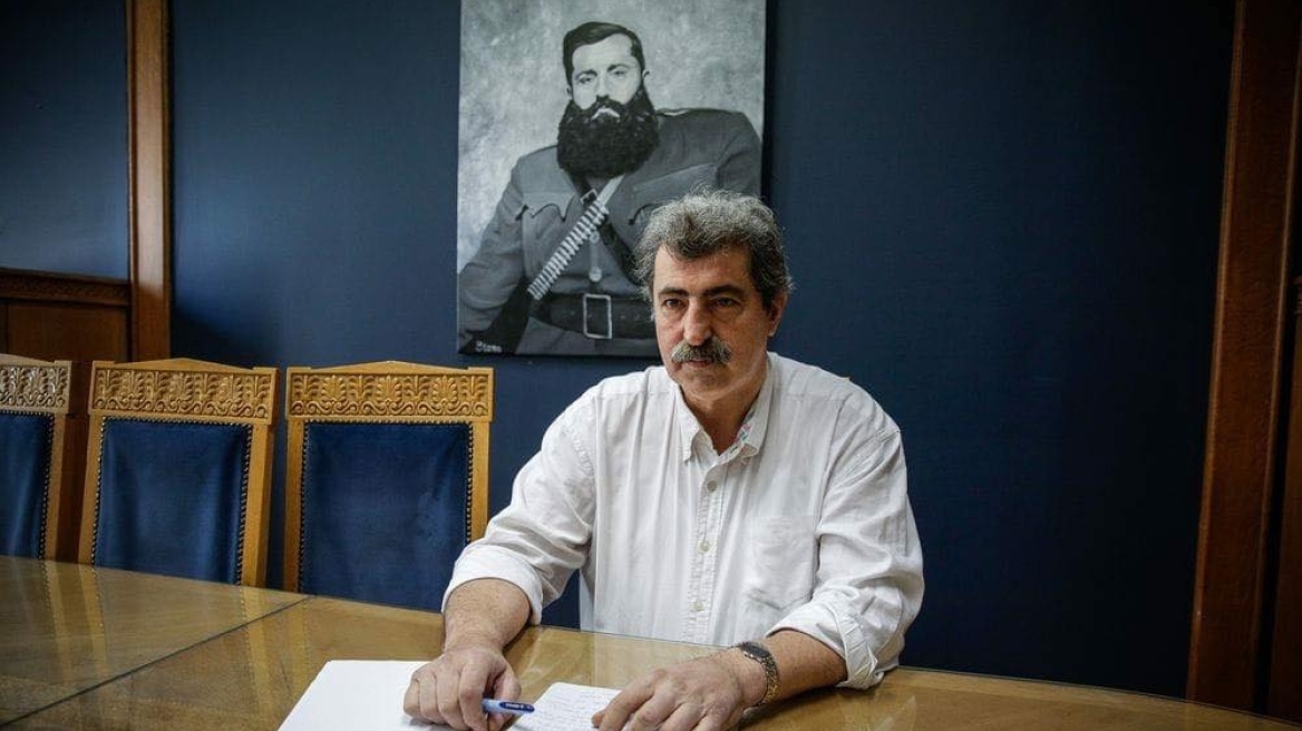 Με φόντο αφίσα του Βελουχιώτη ο Πολάκης αφήνει αιχμές στον Τσίπρα: Άμεσα και όχι σε ορίζοντα πενταετίας η προοδευτική λύση