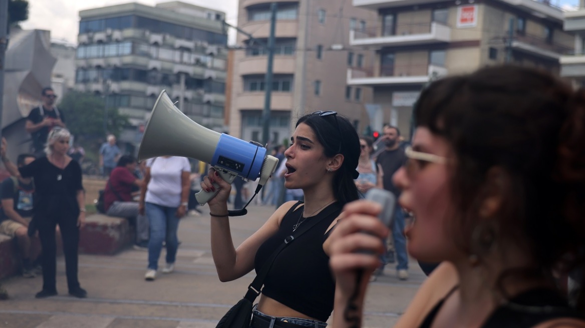 #MarchToGaza: Πληροφορίες για δεκάδες Έλληνες που κρατούνται στο αεροδρόμιο του Καΐρου για ώρες «αναίτια»
