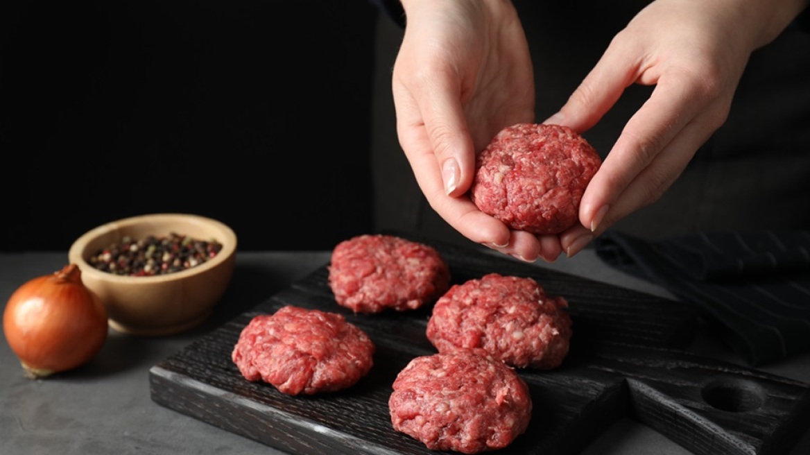 Κιμάς: 4 τρόποι για να τον ξεπαγώσετε – και γρήγορα μάλιστα