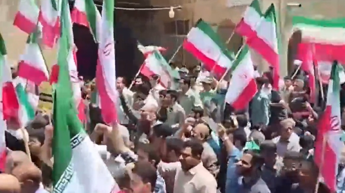 Ιράν: Στους δρόμους της Τεχεράνης οι Ιρανοί, φωνάζουν συνθήματα κατά των ΗΠΑ και του Ισραήλ - Δείτε βίντεο