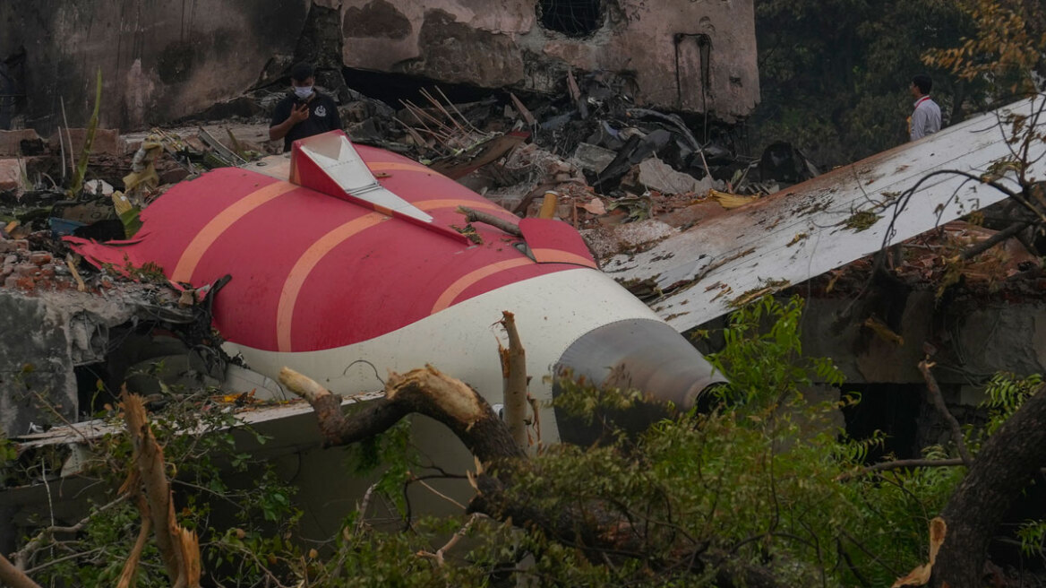 To τραγικό λάθος στο πιλοτήριο: Η θεωρία για τη συντριβή της Air India που στοίχισε 279 ζωές

