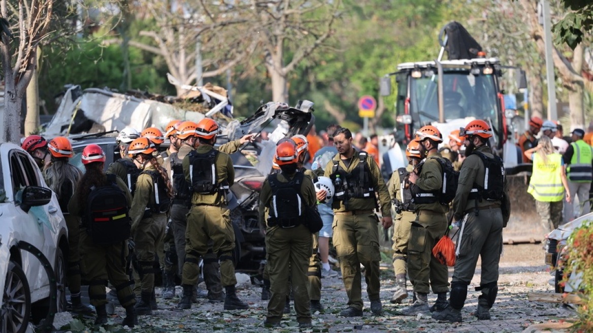 Φονικό ντόμινο στη Μέση Ανατολή: Σφυροκόπημα του Ισραήλ στο Ιράν,  με πυραύλους απαντά η Τεχεράνη 

