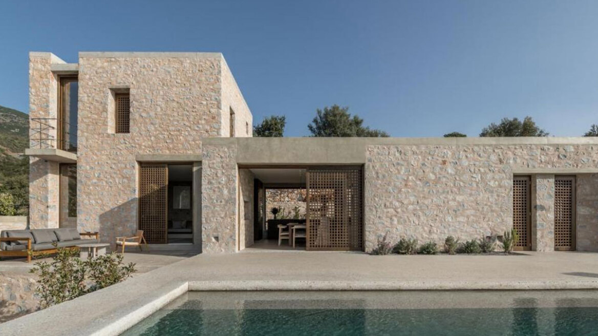 Monolithoi: Δυο ονειρεμένες κατοικίες-πύργοι στη Μάνη