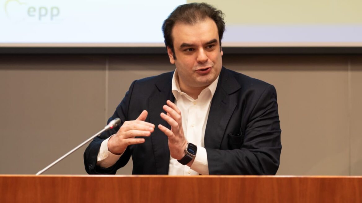 Η Ελλάδα έτοιμη να αξιοποιήσει την Τεχνητή Νοημοσύνη σε Δημόσιο και επιχειρήσεις, λέει ο Πιερρακάκης
