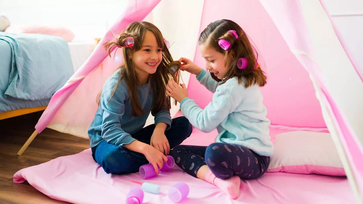 Όταν η φιλία των παιδιών ανθίζει, αλλά οι γονείς δεν τα βρίσκουν – Υπάρχει «χρυσή» τομή;
