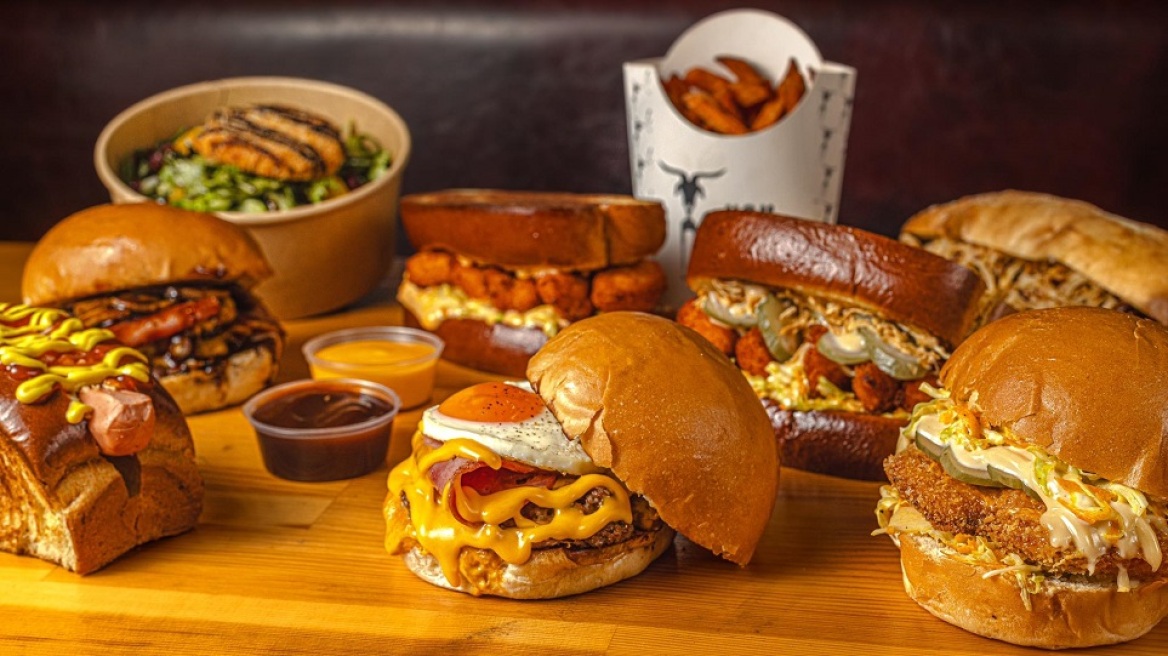 Koutsi Katsika: Δοκιμάσαμε «σπιτικά» burger και σάντουιτς από τη δημοφιλή αλυσίδα street food