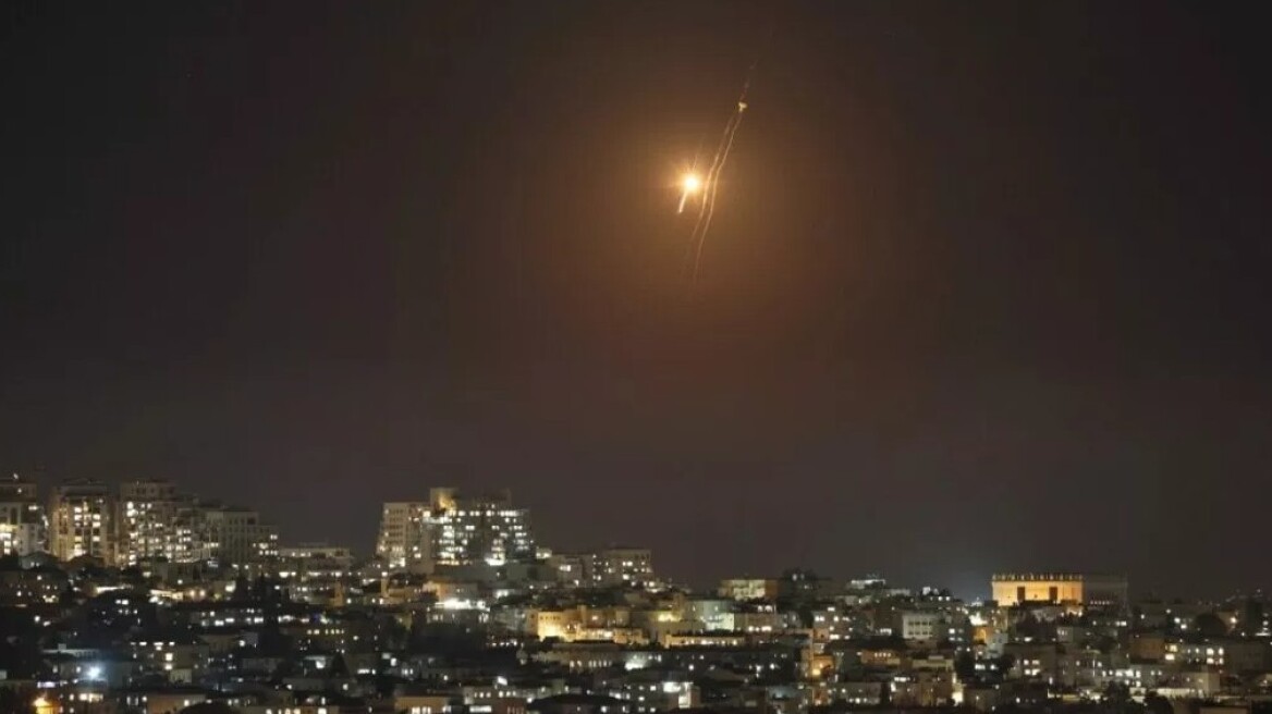 Βίντεο: Δείτε πώς φαίνονται από την Κύπρο οι επιθέσεις του Ιράν στο Ισραήλ
