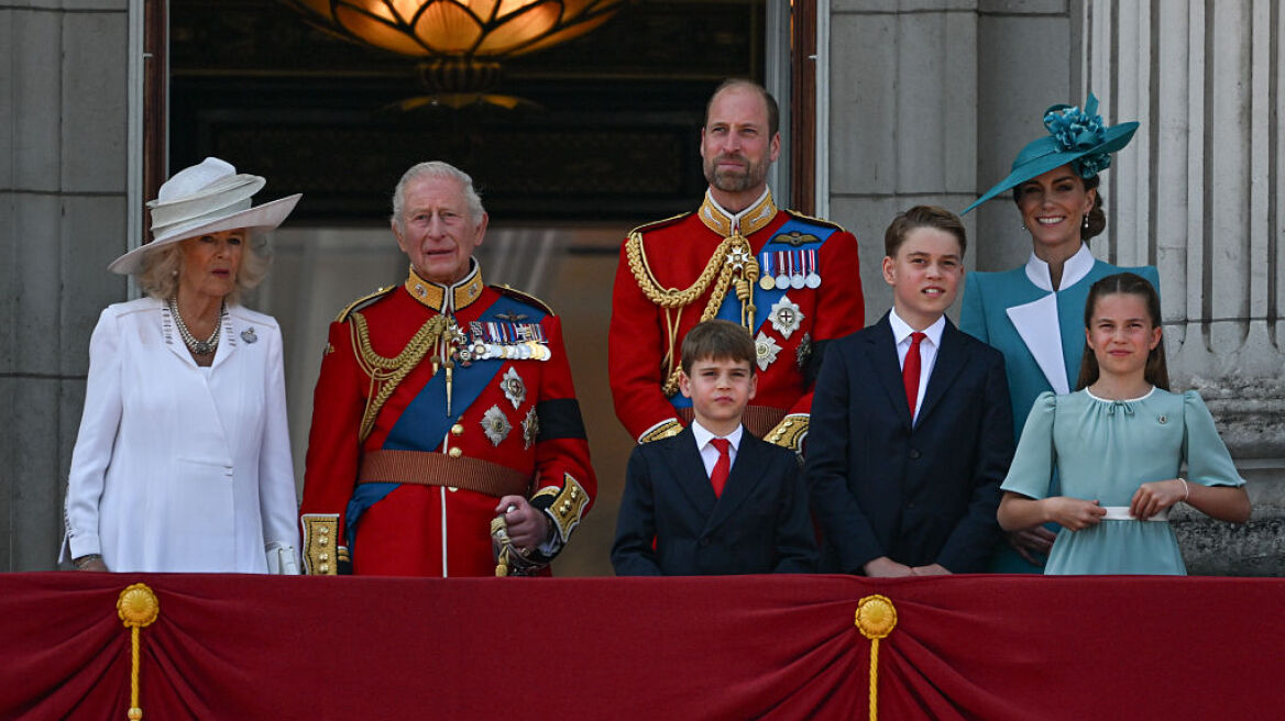 Κέιτ Μίντλετoν: Το φόρεμα που επέλεξε στο Trooping The Colour θύμιζε την πριγκίπισσα Νταϊνά (εικόνες)