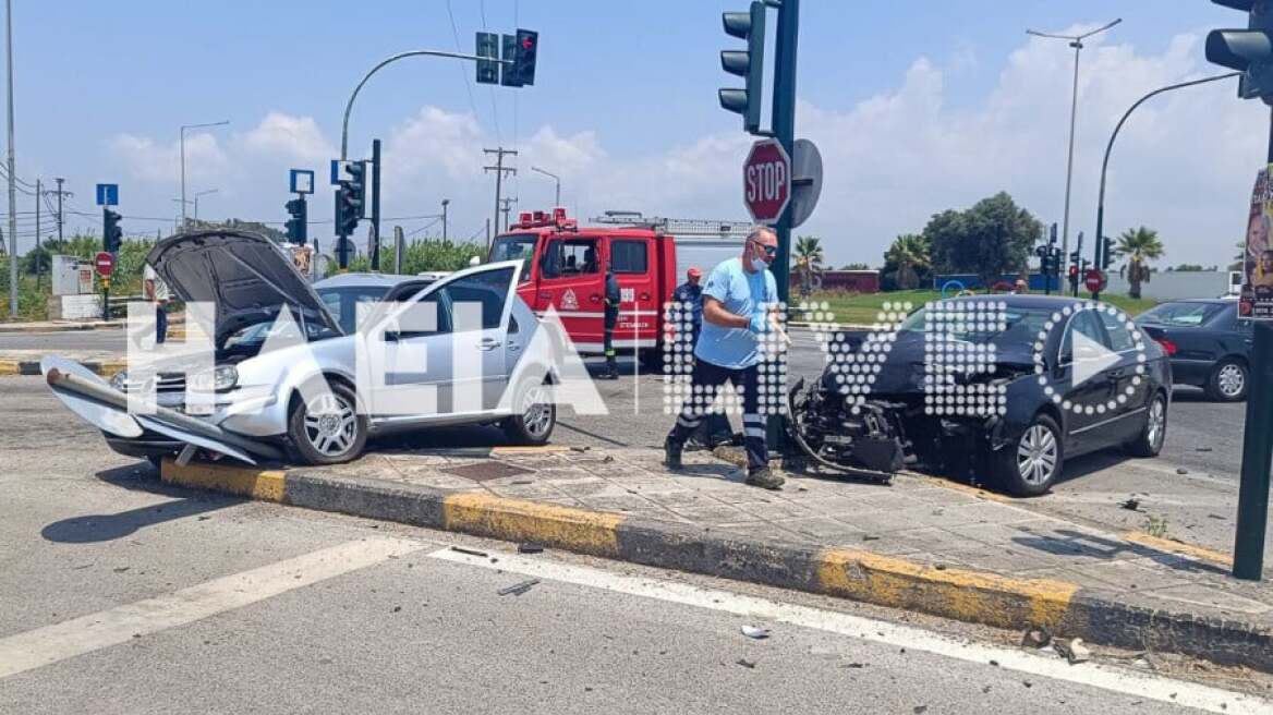 Τροχαίο με τρεις τραυματίες στην Πατρών - Πύργου, τους απεγκλώβισε η Πυροσβεστική - Δείτε βίντεο και φωτογραφίες