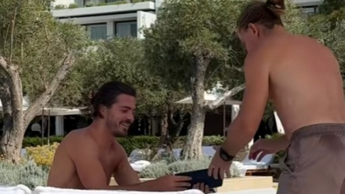 Ο Τζακ Γκρίλις έπεσε θύμα φάρσας στην Ελλάδα – Υπέγραψε... λογαριασμό θαυμαστή νομίζοντας ότι δίνει αυτόγραφο

