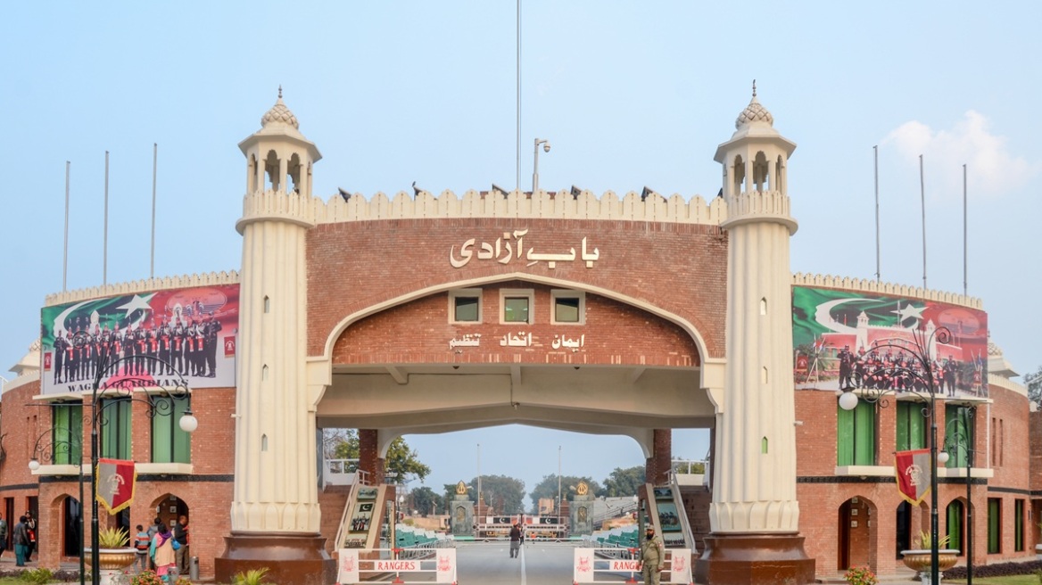 Το Πακιστάν κλείνει τα σύνορα με το Ιράν - «Στηρίζουμε ηθικά και διπλωματικά τον γείτονα» λέει το Ισλαμαμπάντ