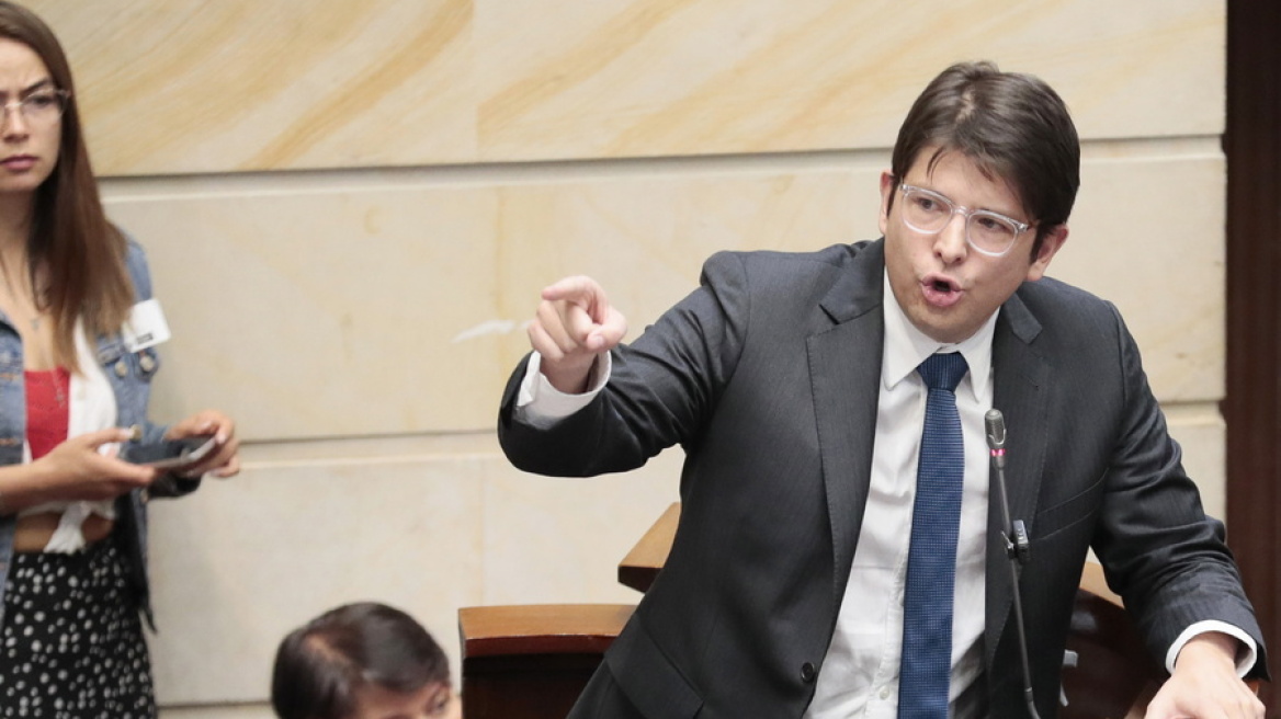 Σε εξαιρετικά κρίσιμη κατάσταση ο Κολομβιανός γερουσιαστής Ουρίμπε – Ακόμη αναζητά το κίνητρο η αστυνομία
