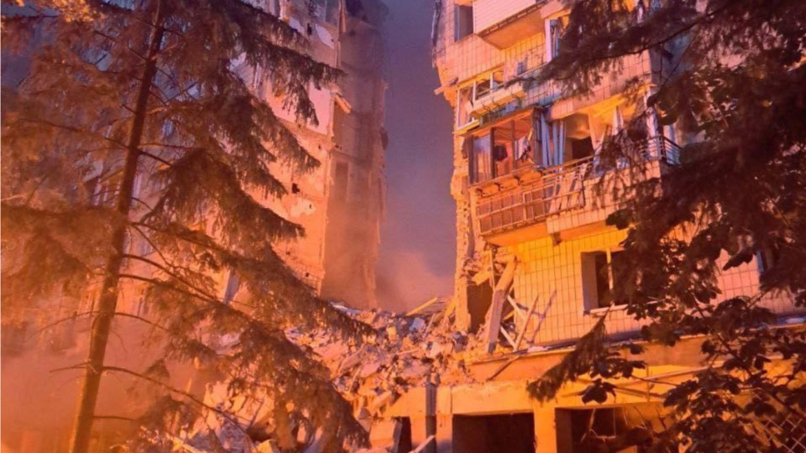 Αμερικανός νεκρός, 16 τραυματίες στην επιδρομή της Ρωσίας στο Κίεβο - Δείτε βίντεο