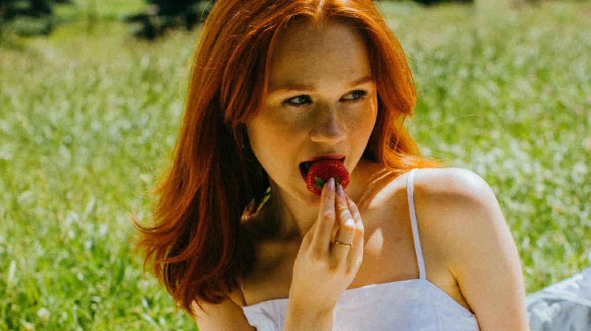 Feed your skin: Τι πρέπει να τρώμε για να έχουμε λαμπερή, υγιή επιδερμίδα;
