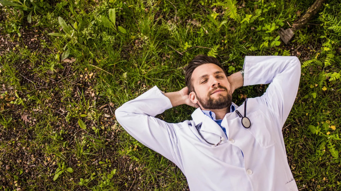 Ένας γιατρός εμπιστεύεται μόνο αυτό το συμπλήρωμα κατά της αϋπνίας και του στρες
