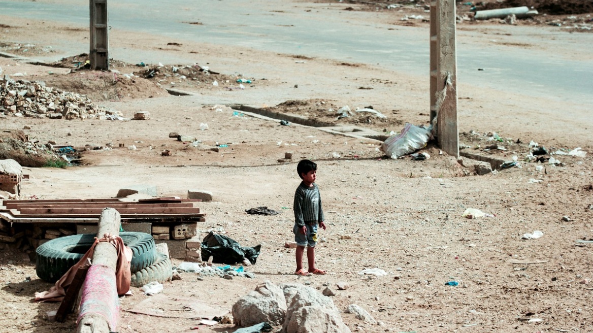 Θλιβερή ευρωπαϊκή πρωτιά για την Ελλάδα: Στην κορυφή της στέρησης αγαθών τα παιδιά
