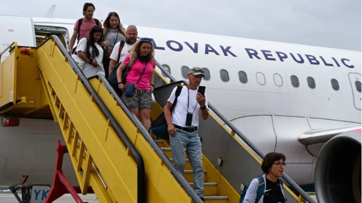 Αεροσκάφη της Τσεχίας και της Σλοβακίας απομακρύνουν 181 ανθρώπους από το Ισραήλ 