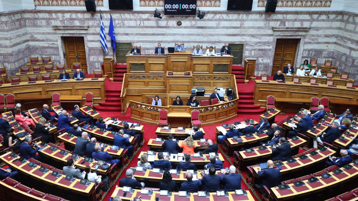 Ώρα ψηφοφορίας στη Βουλή για τα Τέμπη  - Οι εκτιμήσεις για το αποτέλεσμα στις 14 κάλπες 