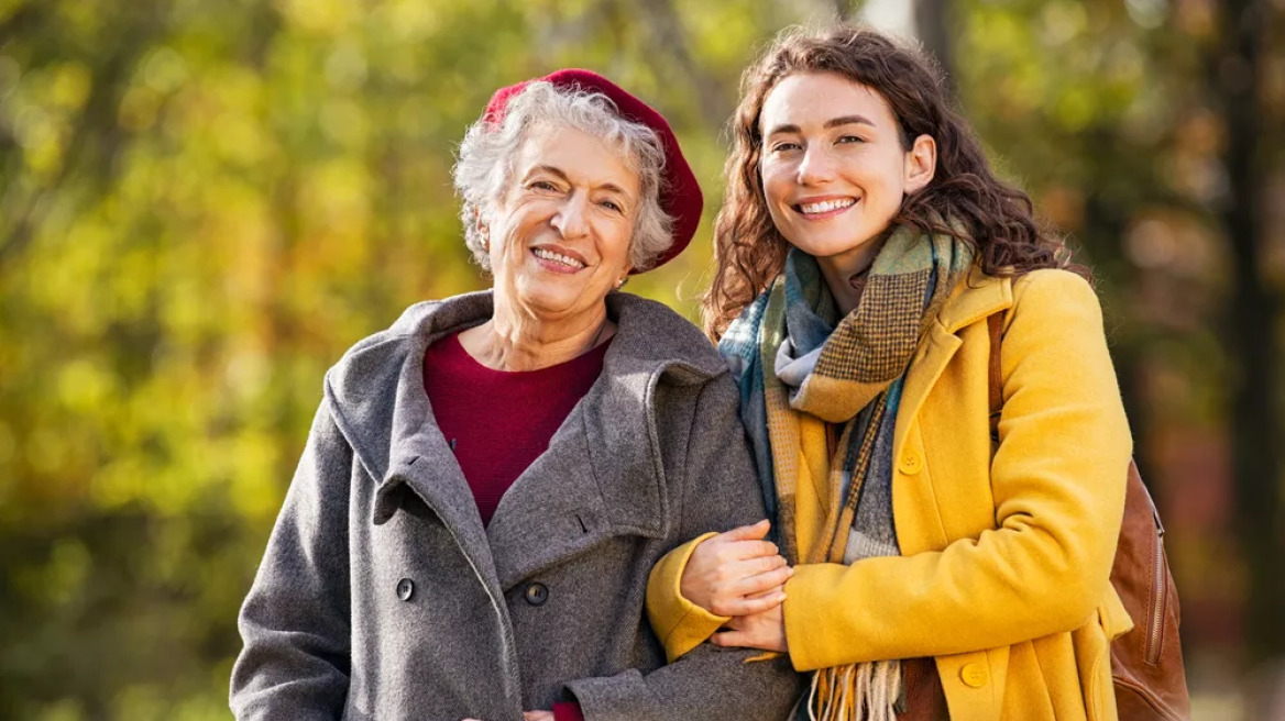 Φροντίζετε έναν δικό σας άνθρωπο με άνοια; Δείτε από τι κινδυνεύουν 6 στους 10 φροντιστές
