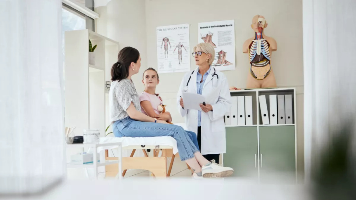 Γιατί οι γιατροί ζητούν ταχύτερους ρυθμούς εγγραφής στον Προσωπικό Παιδίατρο