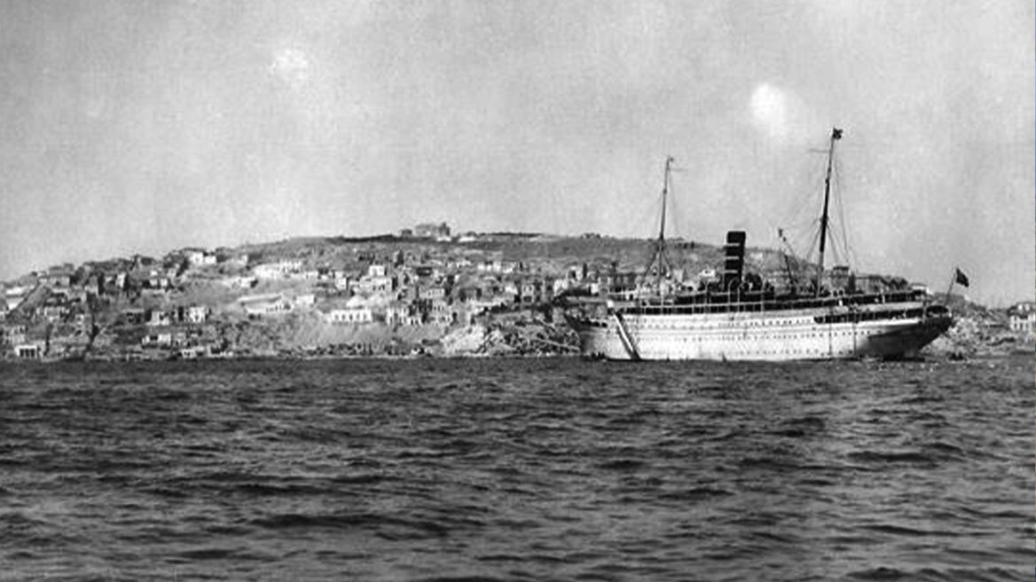 Όταν φτάνουν τα πλοία με τους ξένους στο Φάληρο