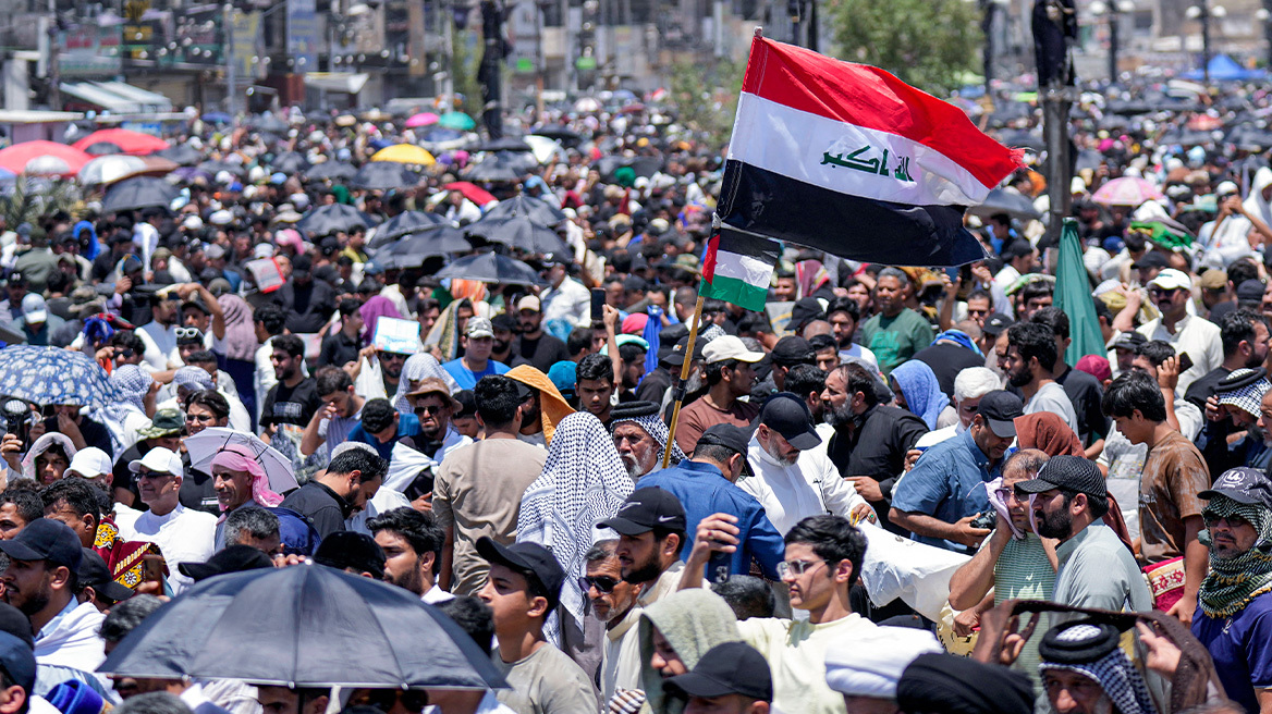 Χιλιάδες άνθρωποι διαδηλώνουν στο Ιράκ κατά του πολέμου του Ισραήλ εναντίον του Ιράν