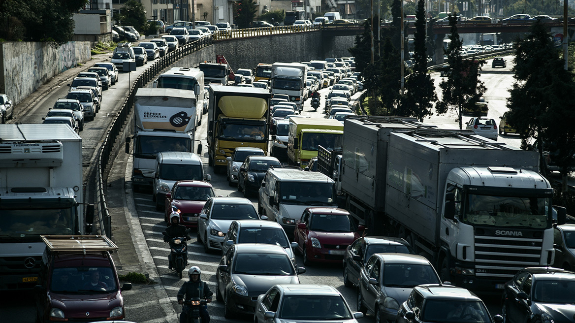 Κίνηση τώρα: Καραμπόλα 5 ΙΧ στον Κηφισό - Καθυστερήσεις στο ύψος της Γέφυρας Βρυούλων