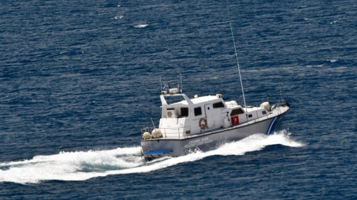 Επιχείρηση διάσωσης χειριστή κανό στην Κρήτη με ανέμους 8 μποφόρ Επιχείρηση διάσωσης χειριστή κανό στην Κρήτη με ανέμους 8 μποφόρ