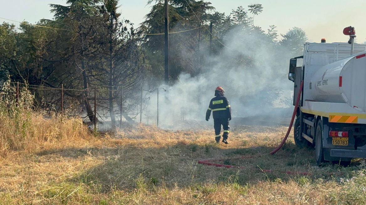 Και δεύτερη φωτιά στη Θεσσαλονίκη στην περιοχή του Διαβαλκανικού - Δείτε βίντεο και φωτογραφίες

